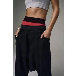 Free People 💋 "Give Your All" Harem Pants \\ Size Small // Black